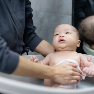 Tắm bé sơ sinh chuẩn y khoa